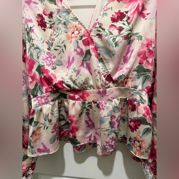Express women’s floral blouse - Picture 3 of 7